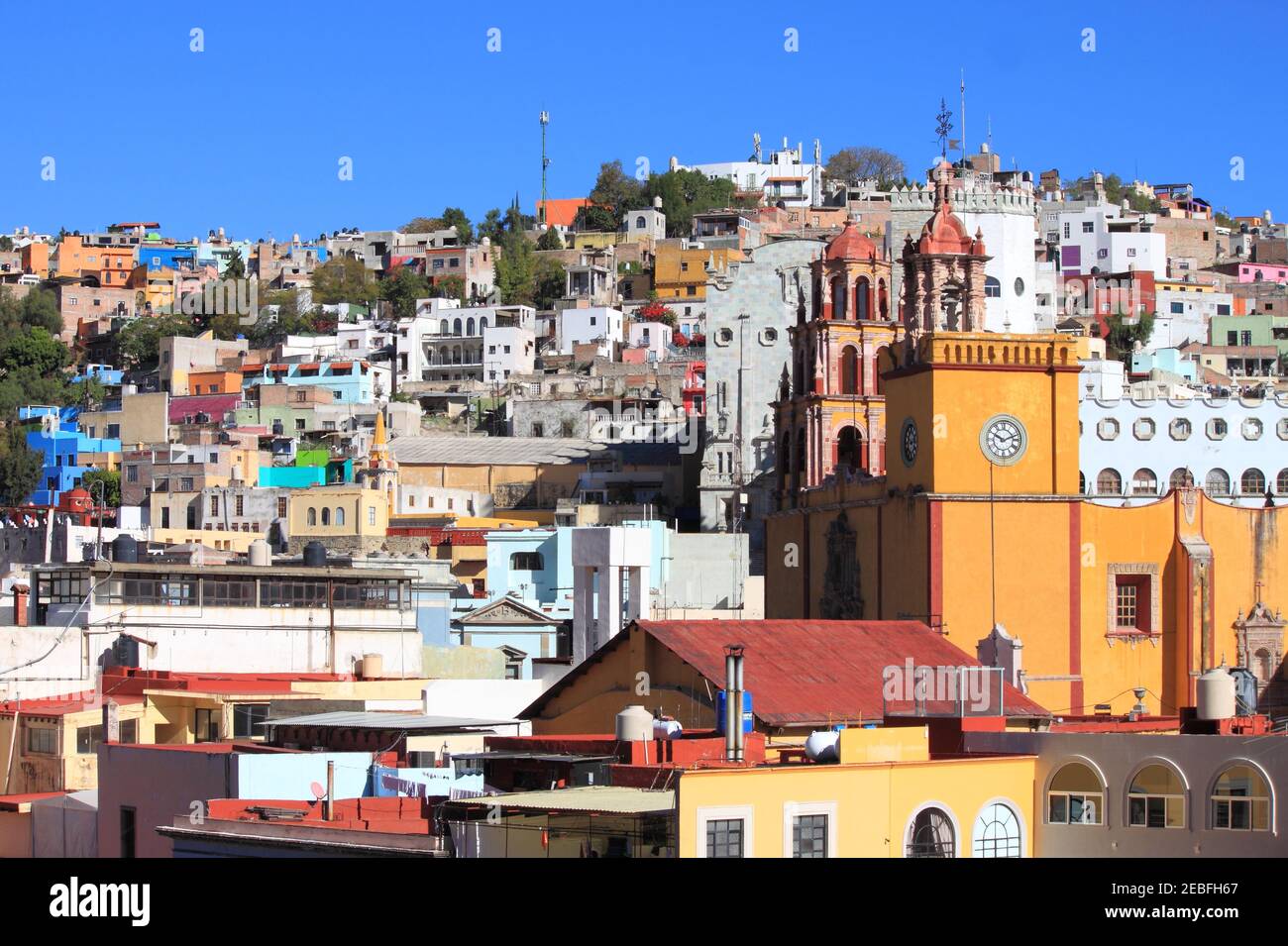 Vista panoramica degli edifici colorati nel centro di Guanajuato, Messico Foto Stock