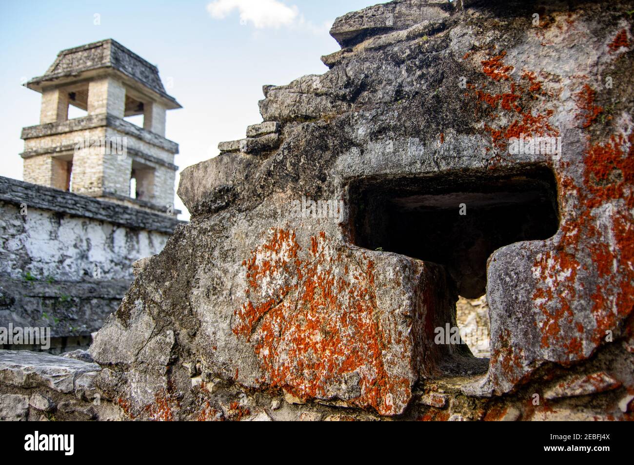 La Torre di osservazione del Palazzo presso le rovine Maya di Palenque, un sito patrimonio dell'umanità dell'UNESCO, a Chiapas, Messico Foto Stock