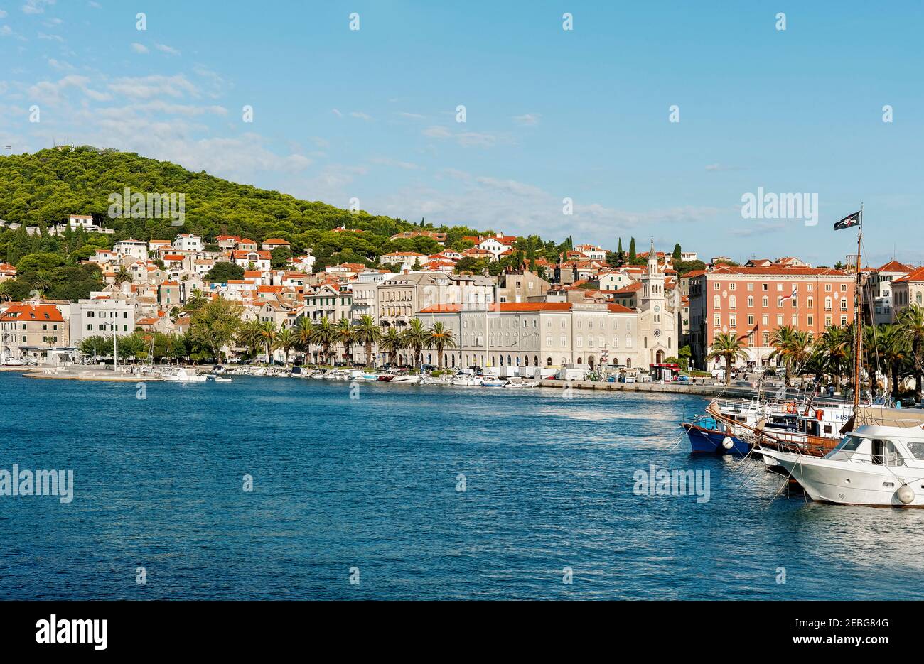 Spalato, Croazia, 28 agosto 2019: Città di Spalato in Croazia, vista dal porto alla città vecchia sul mare Adriatico. Foto Stock