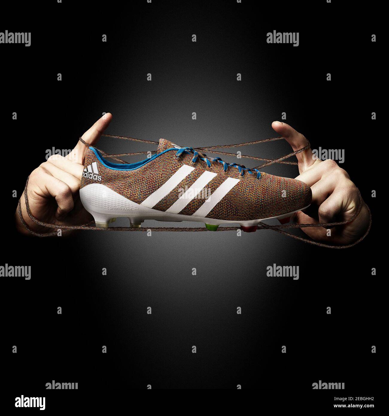 Calcio - Luis Suarez nuovo lancio di scarpe da calcio Adidas Football  presenta la prima scarpa da calcio a maglia al mondo, le scarpe da calcio  adidas Samba primeknit Luis Suarez lancia