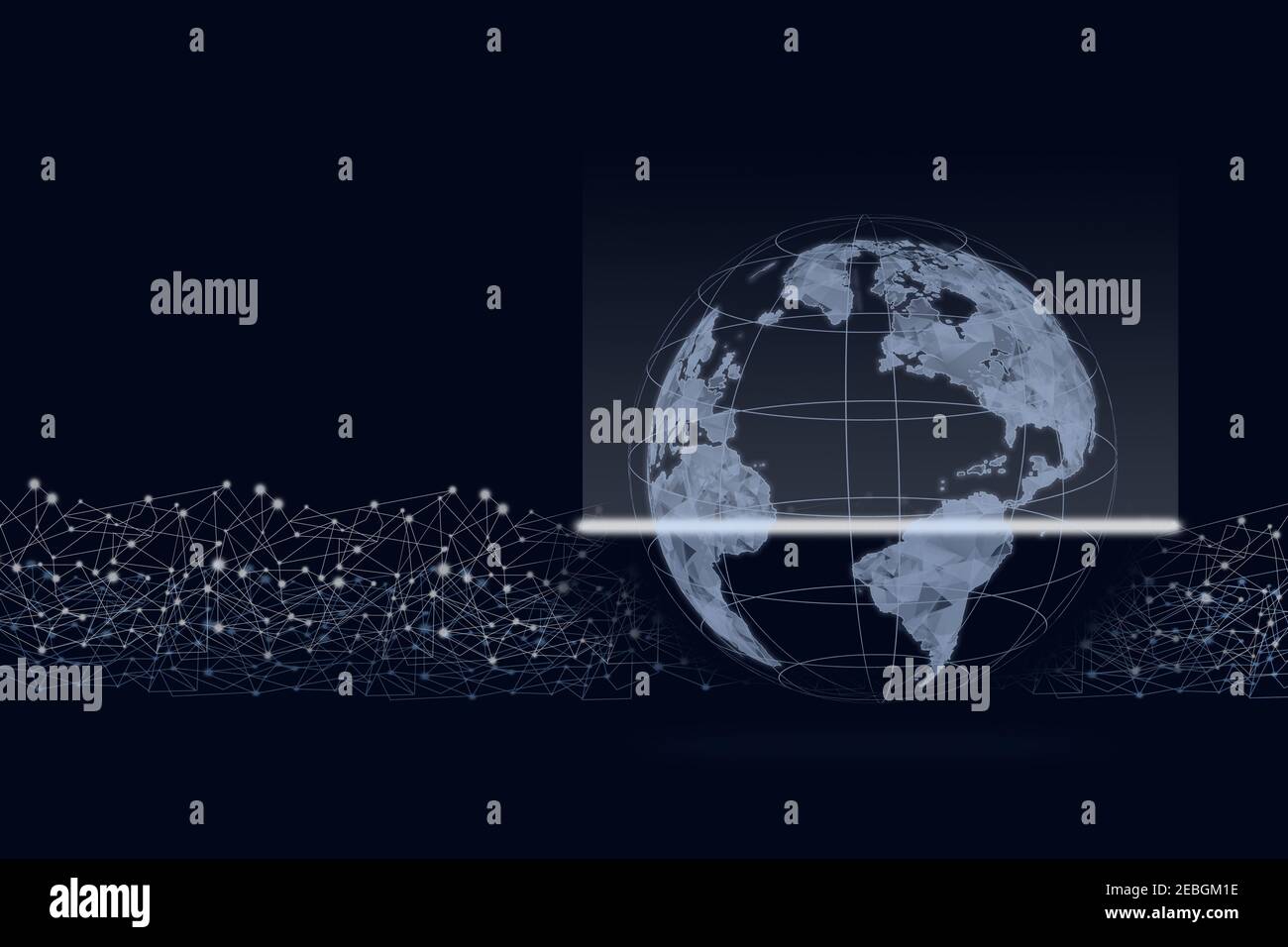 Primo piano della scansione del globo digitale su sfondo blu scuro. Concetto di energia ed ecologia, tecnologie che connettono il mondo. Rete globale Foto Stock