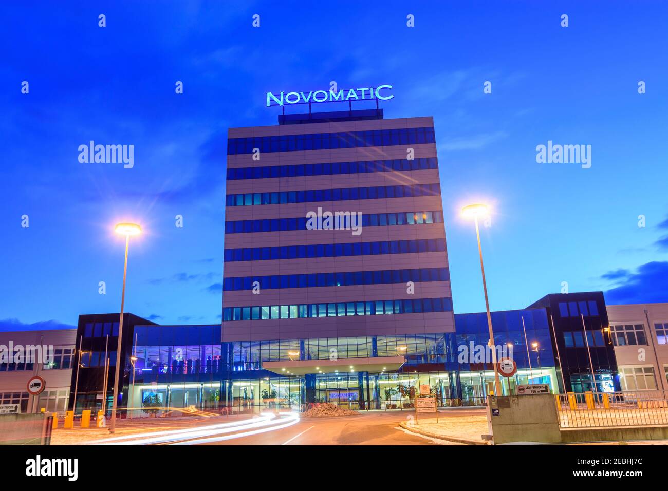 Gumpoldskirchen: Sede di Novomatic a Wienerwald, Vienna Woods, Niederösterreich, bassa Austria, Austria Foto Stock