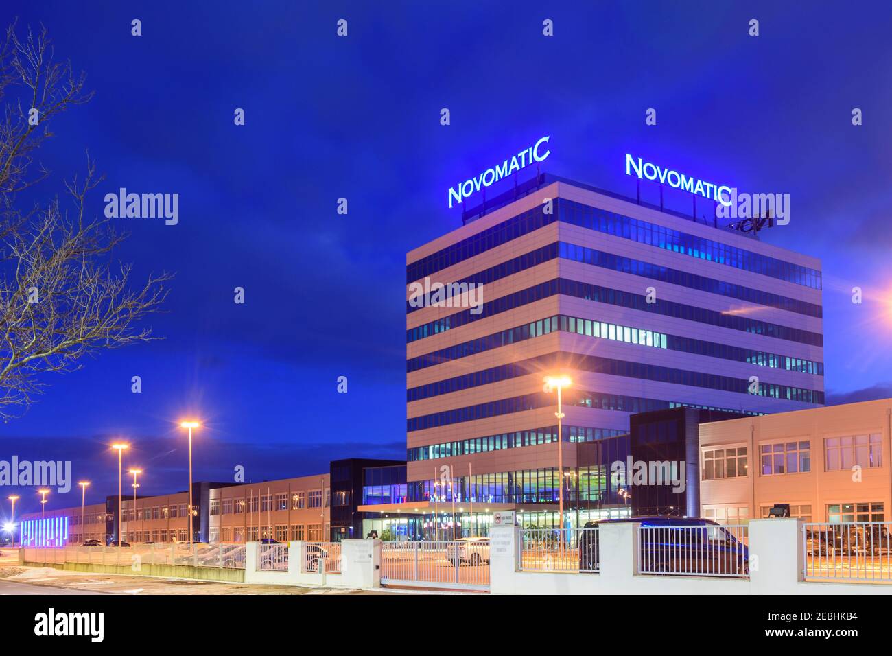 Gumpoldskirchen: Sede di Novomatic a Wienerwald, Vienna Woods, Niederösterreich, bassa Austria, Austria Foto Stock