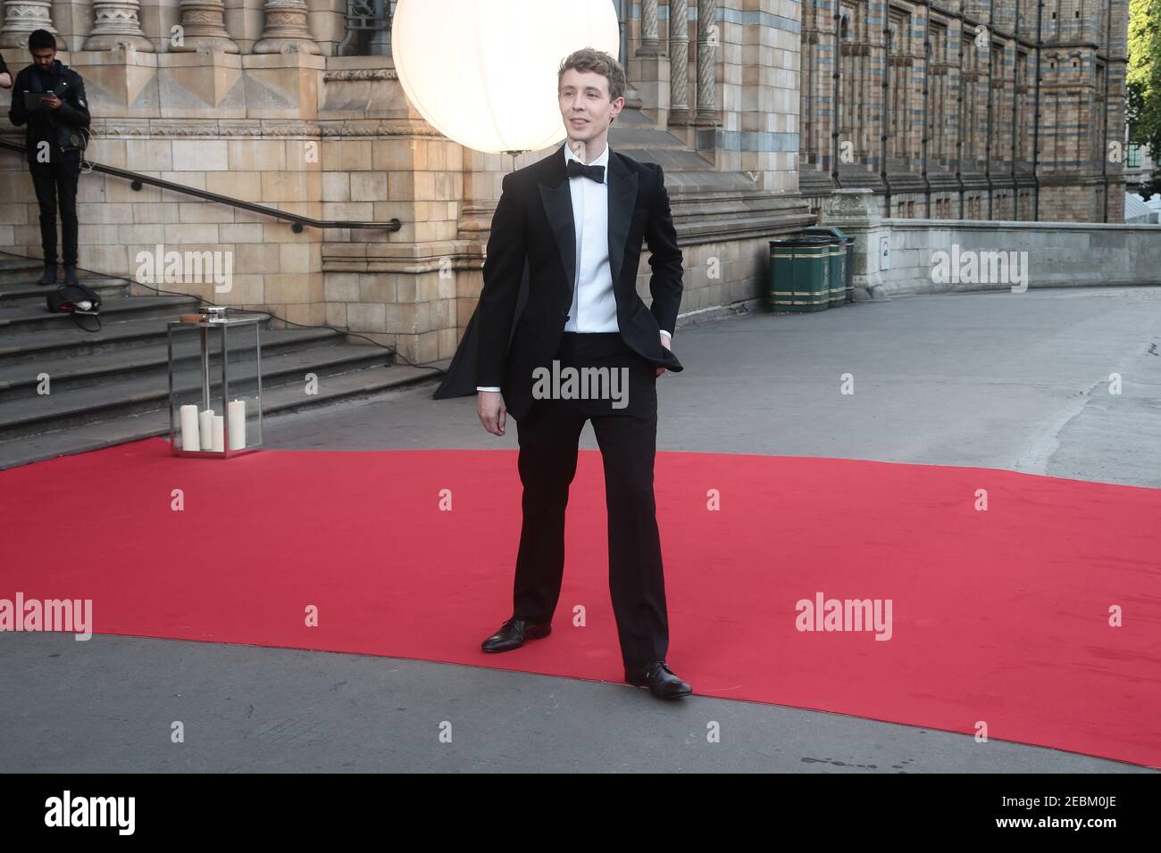 Matt Edmondson che arriva sul tappeto rosso per credere In Magic beneficenza raccolta fondi Cenerentola Ball alla Storia Naturale Museo di Londra Foto Stock