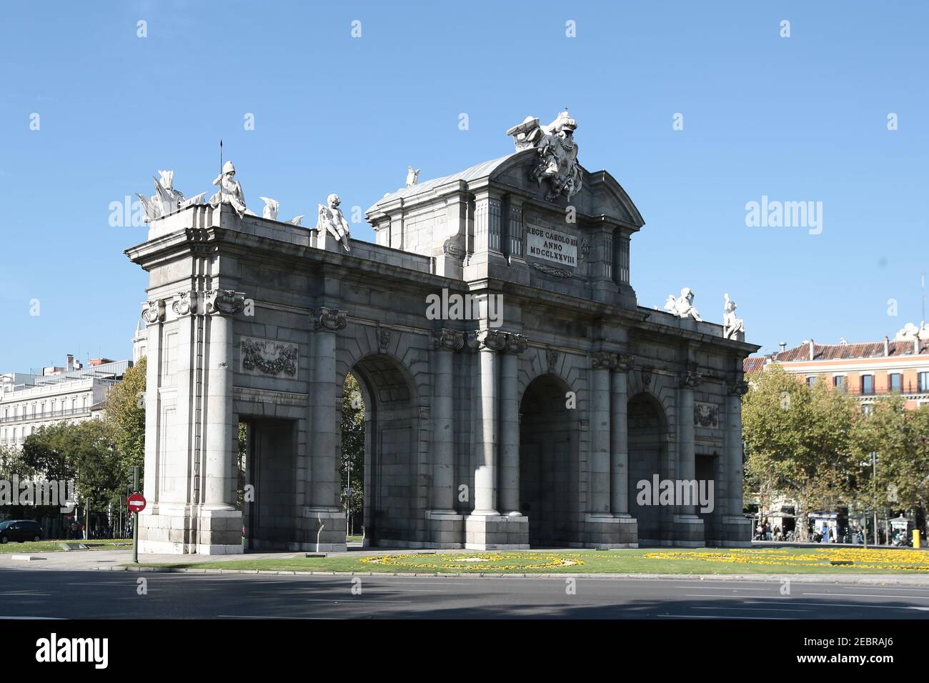 La Puerta de Alcala sulla Plaza de Independencia nel centro di Madrid. Da una serie di vedute generali di Madrid, la capitale della Spagna Foto Stock
