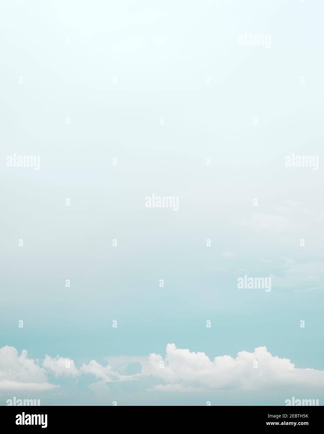 Nuvole e cielo blu Foto Stock