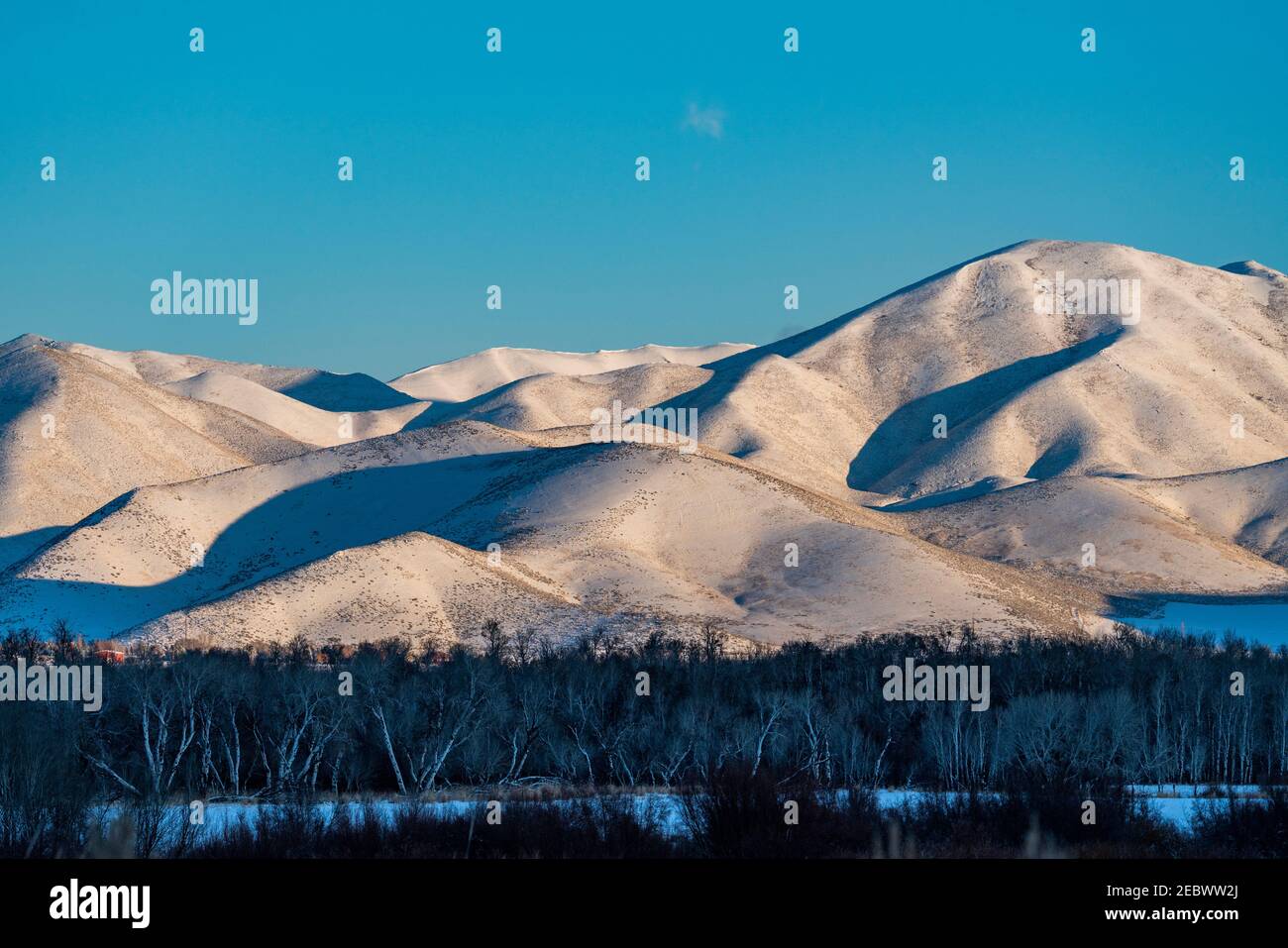 USA, Idaho, Bellevue, Paesaggio con montagne innevate Foto Stock