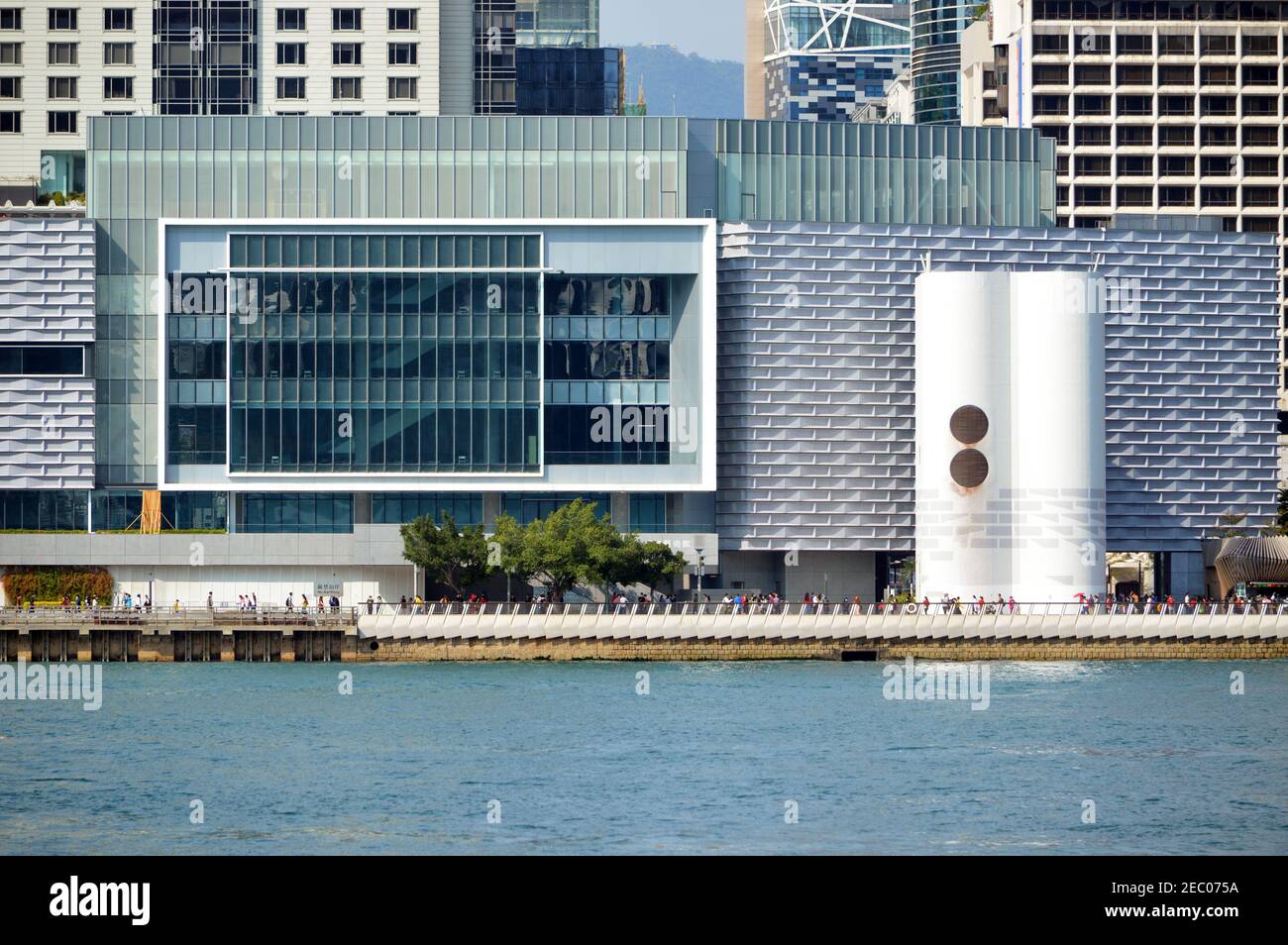 L'esterno del Museo d'Arte di Hong Kong e dell'albero di ventilazione MTR, 2021 Foto Stock