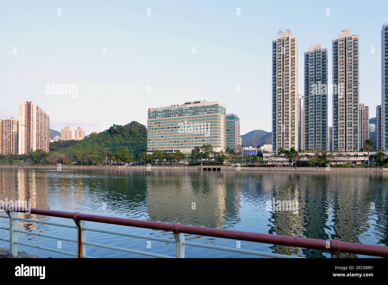 Shing Mun River e Regal Riverside Hotel a Sha Tin, New Territories, Hong Kong Foto Stock