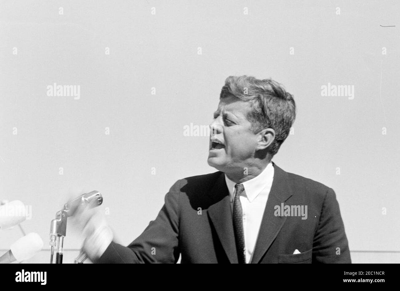 Campagna del Congresso: Monessen, Pennsylvania, rally. Il presidente John F. Kennedy ha espresso le sue osservazioni a un raduno della campagna del Congresso a Monessen, Pennsylvania. Foto Stock