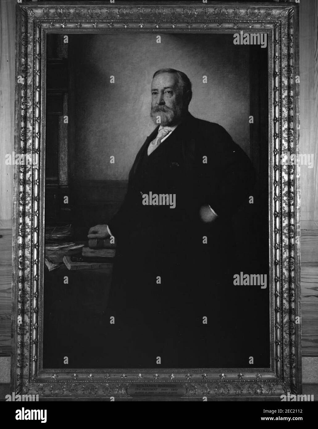 Dipinti della Casa Bianca: La ricezione del Gen. Ulysses S. Grant di Francis B. Carpenter (in seguito noto come Corte Repubblicana nei giorni di Lincoln, attribuita a Peter F. Rothermel)(1867); Cannonading sul Potomac, ottobre 1861 di Wordsworth Thompson; James Garfield di Calvin Curtis (1881); Grover Cleveland di Eastman Johnson (1891); Benjamin Harrison di Eastman Johnson (1895); Theodore Roosevelt di John Singer Sargent (1903); Harry S. Truman di Greta Kempton (1947); Porch of the Maidens all'Erechtheum di Stanford White (1900) [precedentemente chiamato Tempio delle sette vergini]; Millard Fillmore di Foto Stock