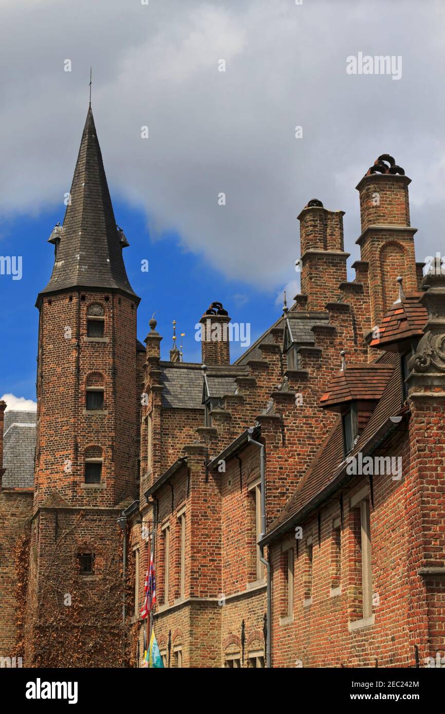 Tanners House, Bruges, Belgio. Costruita nel 17 ° secolo, la casa di corporazione dei conciatori torna sul canale a Rozenhoedkaai. Foto Stock