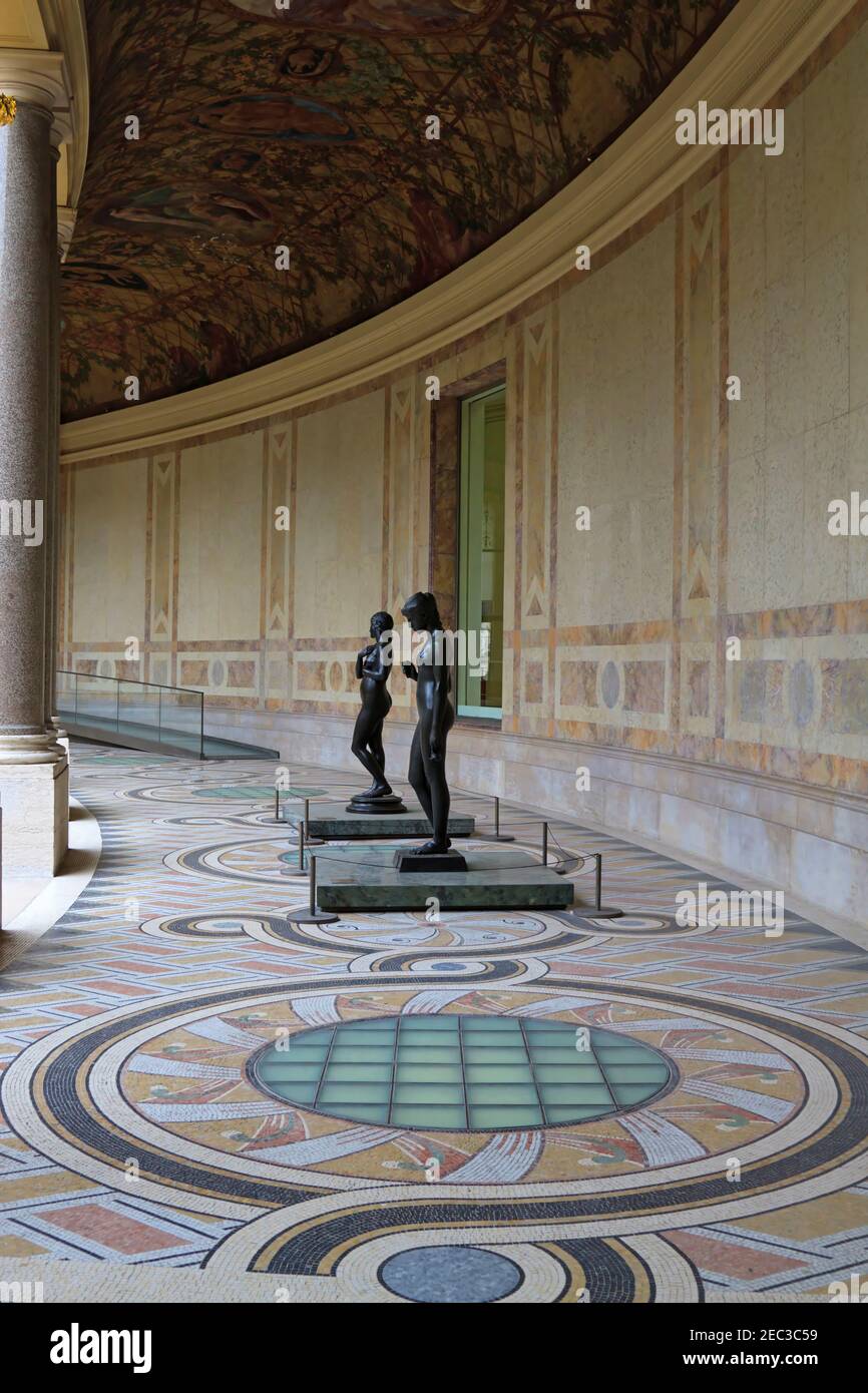 Petit Palais, Parigi, Francia. Progettato da Charles Girault, costruito per l'esposizione del 1900, l'edificio ospita il Museo delle Belle Arti della Città di Parigi Foto Stock