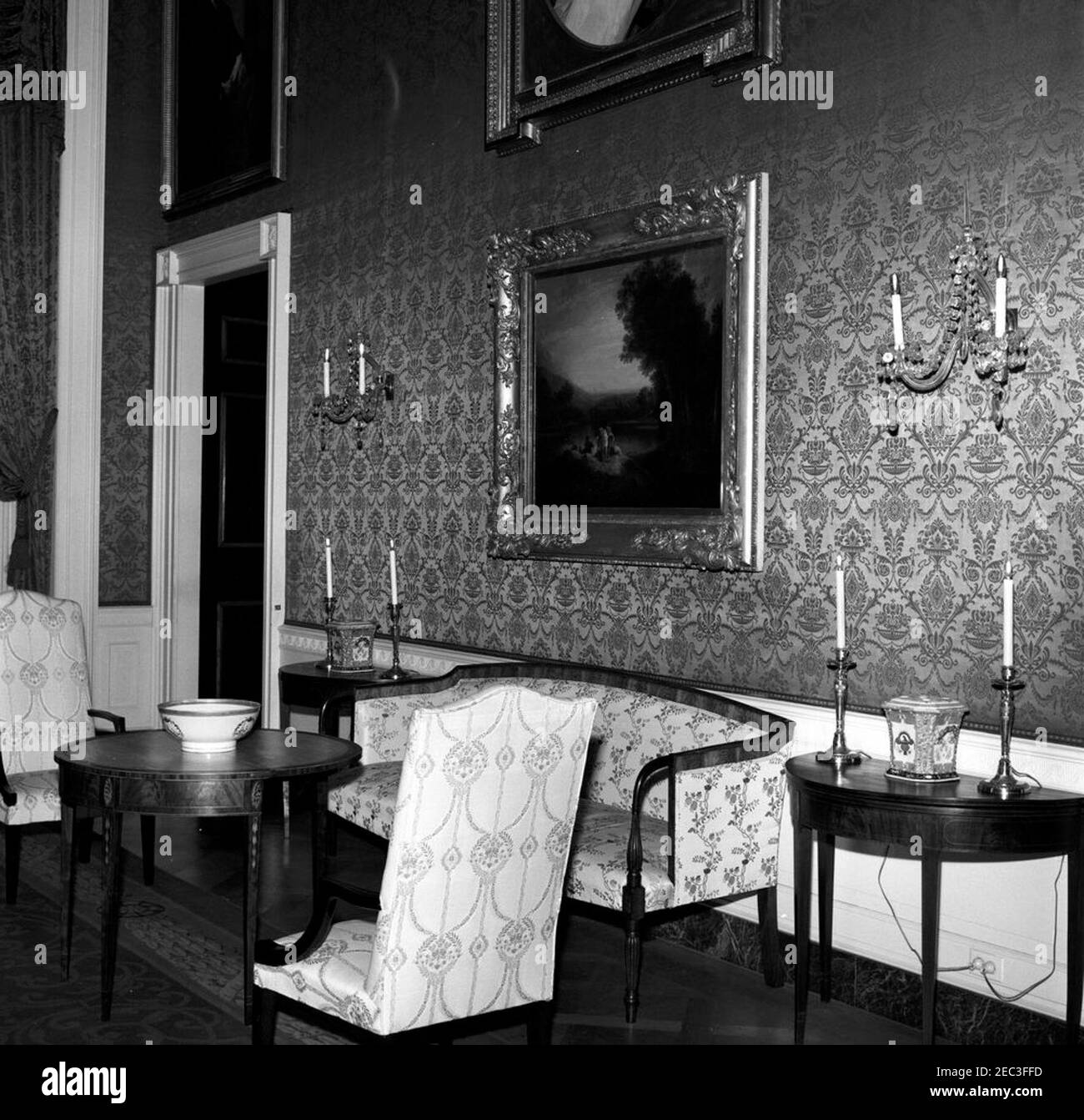 Camere Casa Bianca: Camera Verde. Vista della Sala Verde. U0022Guide indiane, u0022 un dipinto di Alvan Fisher, pende sulla parete. White House, Washington, D.C. Foto Stock
