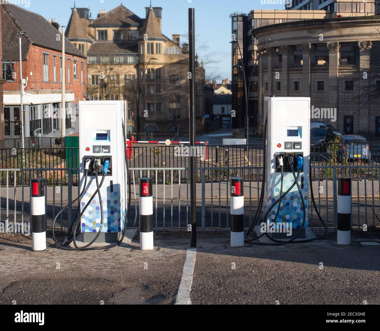 Parcheggio per veicoli elettrici in città Foto Stock