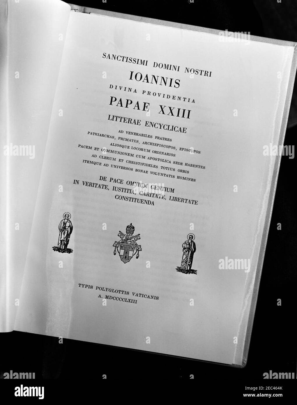 Copiare le fotografie di una lettera di Papa Giovanni XXIII. Copia la fotografia del titolo di Papa Giovanni XXIIIu2019s enciclica u201cPacem in terris,u201d una lettera aperta data in dono al presidente John F. Kennedy. Foto Stock