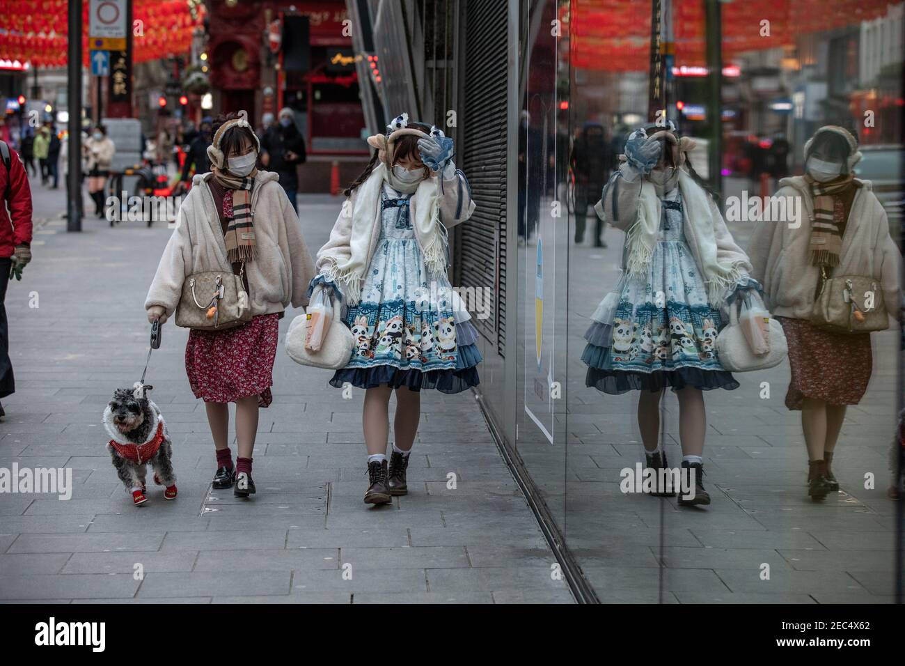 China Town di Londra la prima sera del nuovo anno lunare, l'anno dell'Ox, durante il Coronavirus Lockdown che proibisce la celebrazione annuale Foto Stock