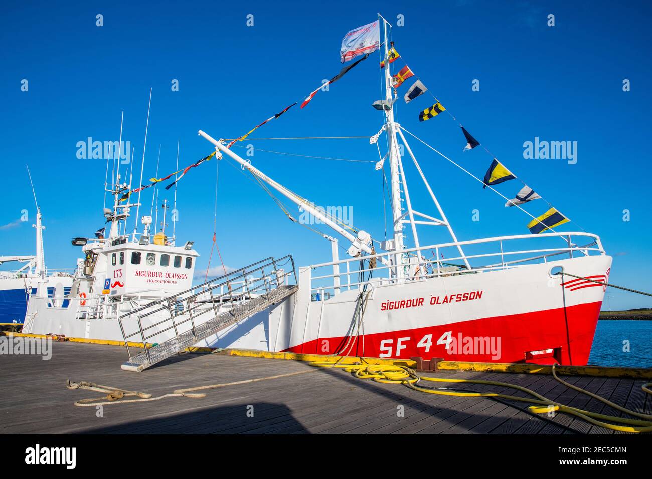 Hornafjordur Islanda - 1 luglio. 2019: Classica barca da pesca islandese nel porto Foto Stock
