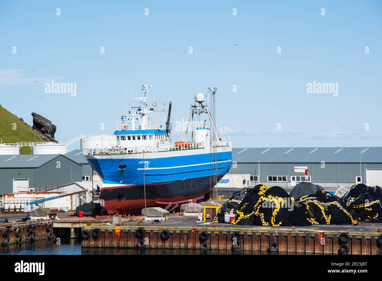 Vestmannaeyjar Islanda - 9 agosto. 2019: Trawler Brynjolfur nel porto di Vestmannaeyjar Foto Stock