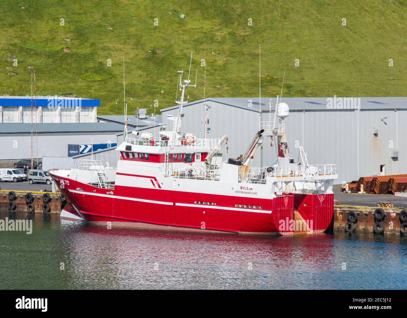 Vestmannaeyjar Islanda - 9 agosto. 2019: Trawler Bylgja nel porto di Vestmannaeyjar Foto Stock