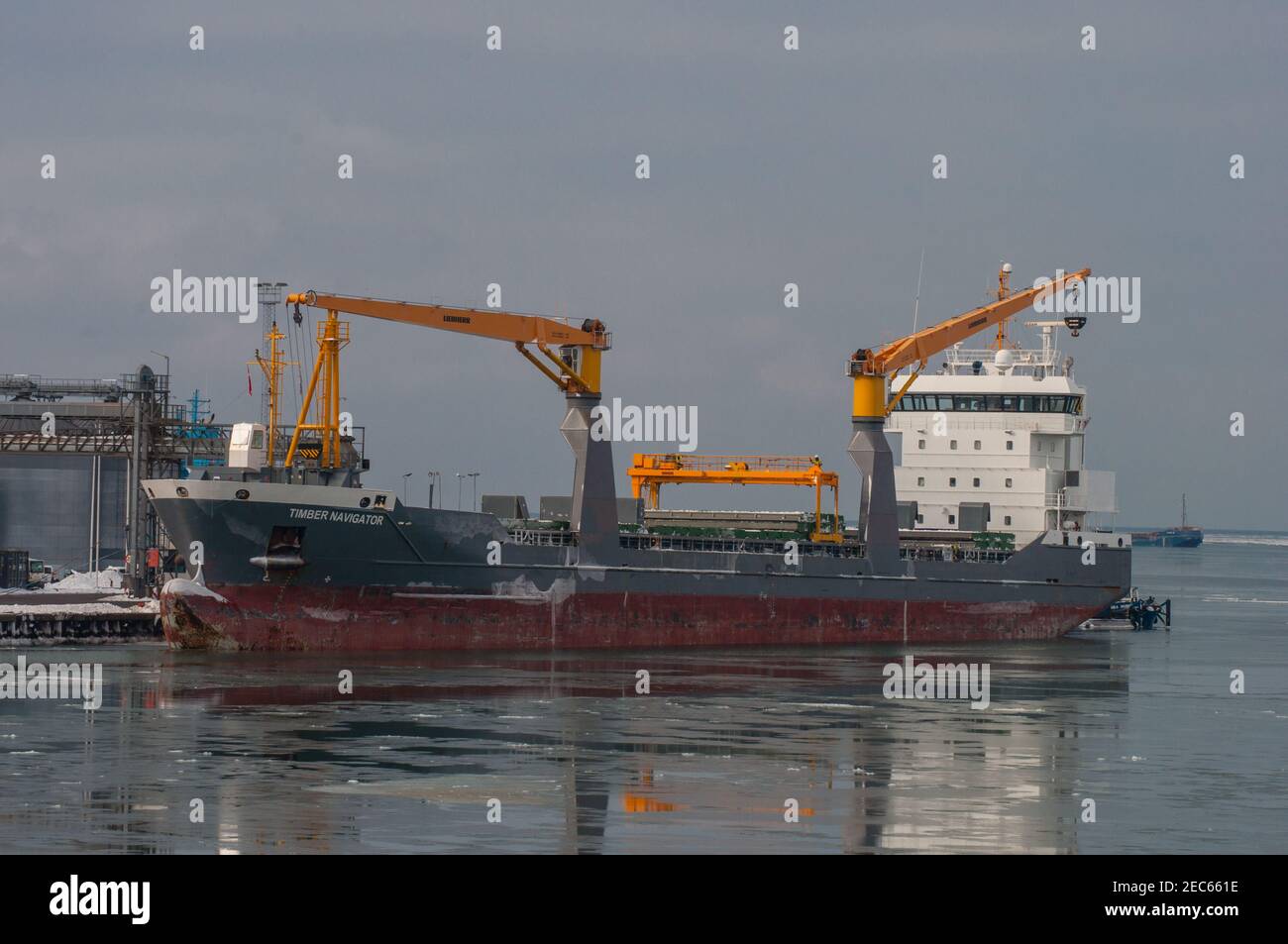 Vordingborg Danimarca - 3 marzo. 2018: Sfuse freighter Timber Navigator nel porto di Vordingborg Foto Stock