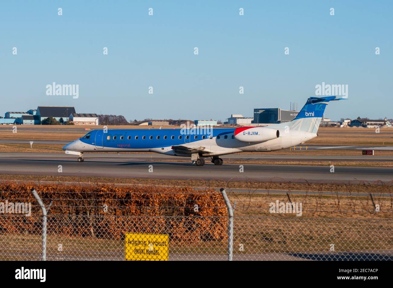 Copenaghen Danimarca - Marzo 18. 2018: Aereo regionale Embraer ERJ-145 BMI nell'aeroporto di Copenaghen Foto Stock
