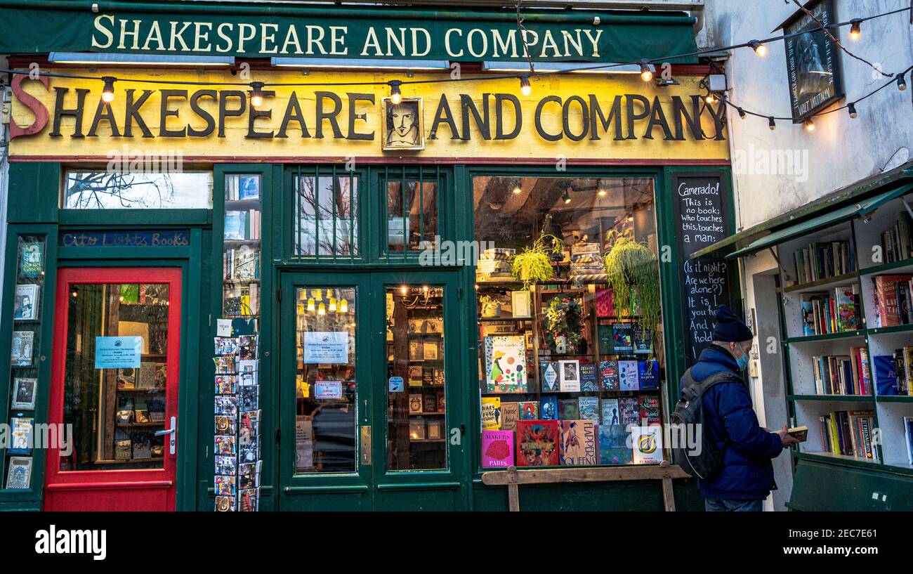 Shakespeare and Company, la famosa libreria di Parigi vicino a Notre Dame Foto Stock