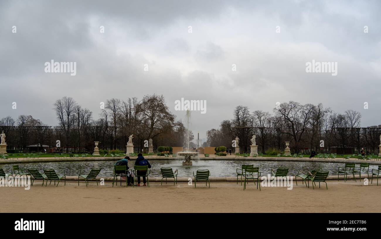 Il Giardino delle Tuileries, un giardino pubblico situato tra il Louvre e Place de la Concorde, nel 1 ° arrondissement di Parigi, Francia. Foto Stock