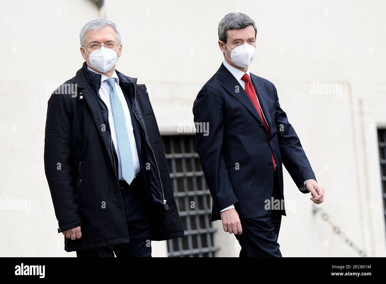 2/13/2021 - Daniele Franco e Andrea Orlando, rispettivamente nominati Ministro dell'Economia e Ministro del lavoro nel nuovo governo di Mario Draghi, lasciano il Quirinale dopo la cerimonia di giuramento (Foto di IPA/Sipa USA) Foto Stock