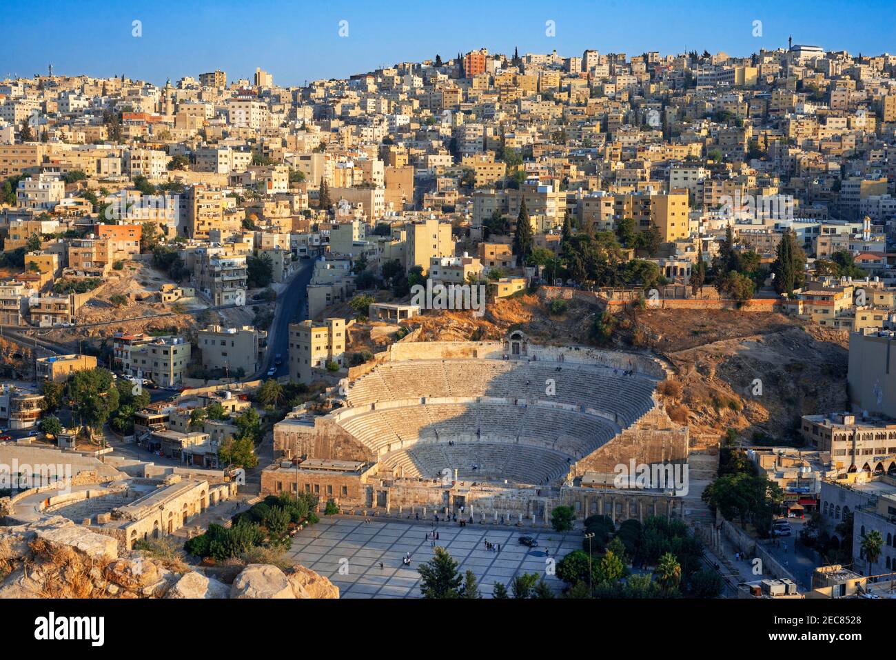 Anfiteatro romano e vista sulla città della capitale Amman, Giordania, Medio Oriente, Asia Foto Stock