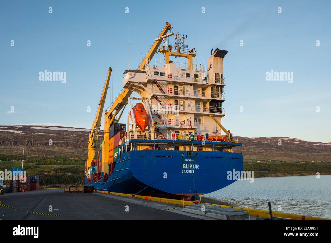 Akureyri Islanda - Maggio 31. 2018: Nave-container Lomur nel porto di Akureyri in Islanda Foto Stock
