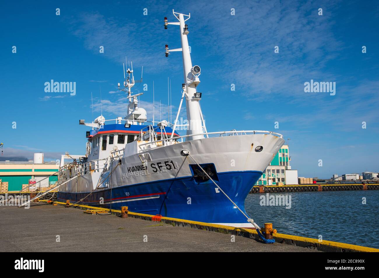 Hornafjordur Islanda - Agosto 10. 2018: Nave da pesca Hvanney nel porto di Hofn in Islanda Foto Stock