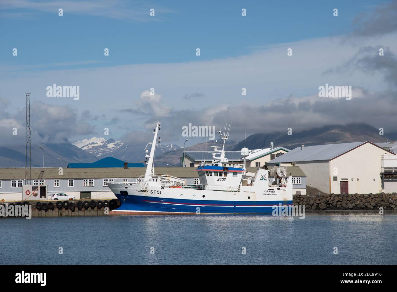 Hornafjordur Islanda - Agosto 10. 2018: Nave da pesca Hvanney nel porto di Hofn in Islanda Foto Stock