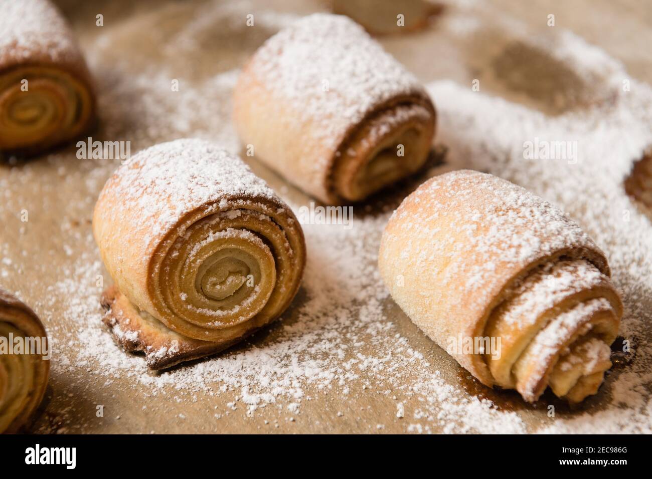 Deliziosi biscotti a spirale con zucchero Foto Stock