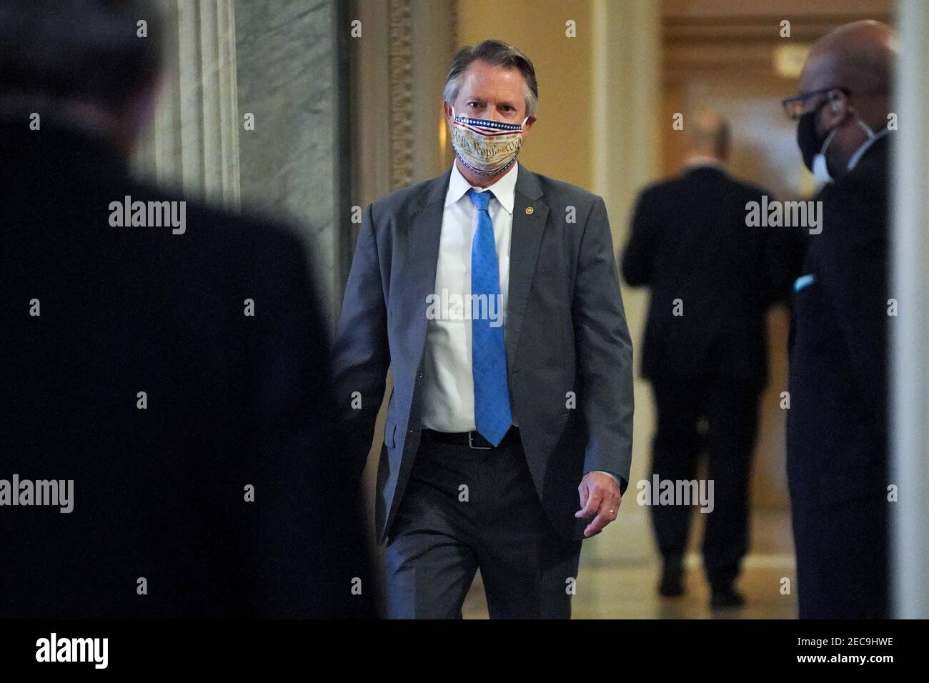 Il Sen. Roger Marshall (R-Kan.) arriva alla Camera del Senato per il quinto giorno del processo di impeachment dell'ex presidente Donald Trump sabato 13 febbraio 2021.Credit: Greg Nash - Pool via CNP | usage worldwide Foto Stock