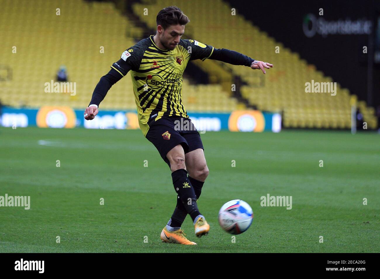 Watford, Regno Unito. 13 Feb 2021. Kiko Femenia di Watford in azione durante il gioco. EFL Skybet Championship, Watford contro Bristol City al Vicarage Road Stadium di Watford sabato 13 febbraio 2021. Questa immagine può essere utilizzata solo per scopi editoriali. Solo per uso editoriale, è richiesta una licenza per uso commerciale. Nessun utilizzo nelle scommesse, nei giochi o nelle pubblicazioni di un singolo club/campionato/giocatore. pic by Steffan Bowen/Andrew Orchard sports photography/Alamy Live news Credit: Andrew Orchard sports photography/Alamy Live News Foto Stock