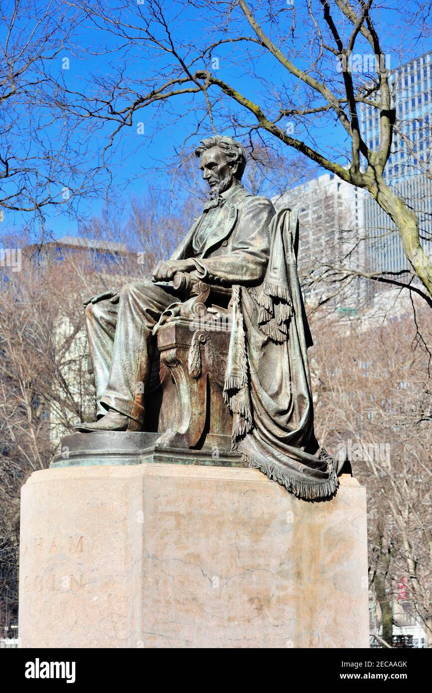 Il famoso Capo di Stato o la statua di Lincoln seduta nel Grant Park di Chicago. Foto Stock