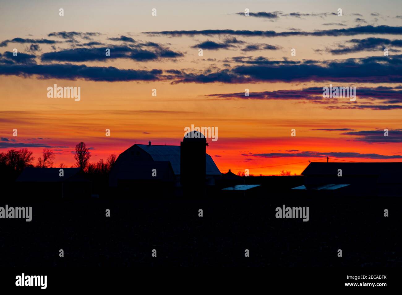 Tramonto sulla fattoria Foto Stock