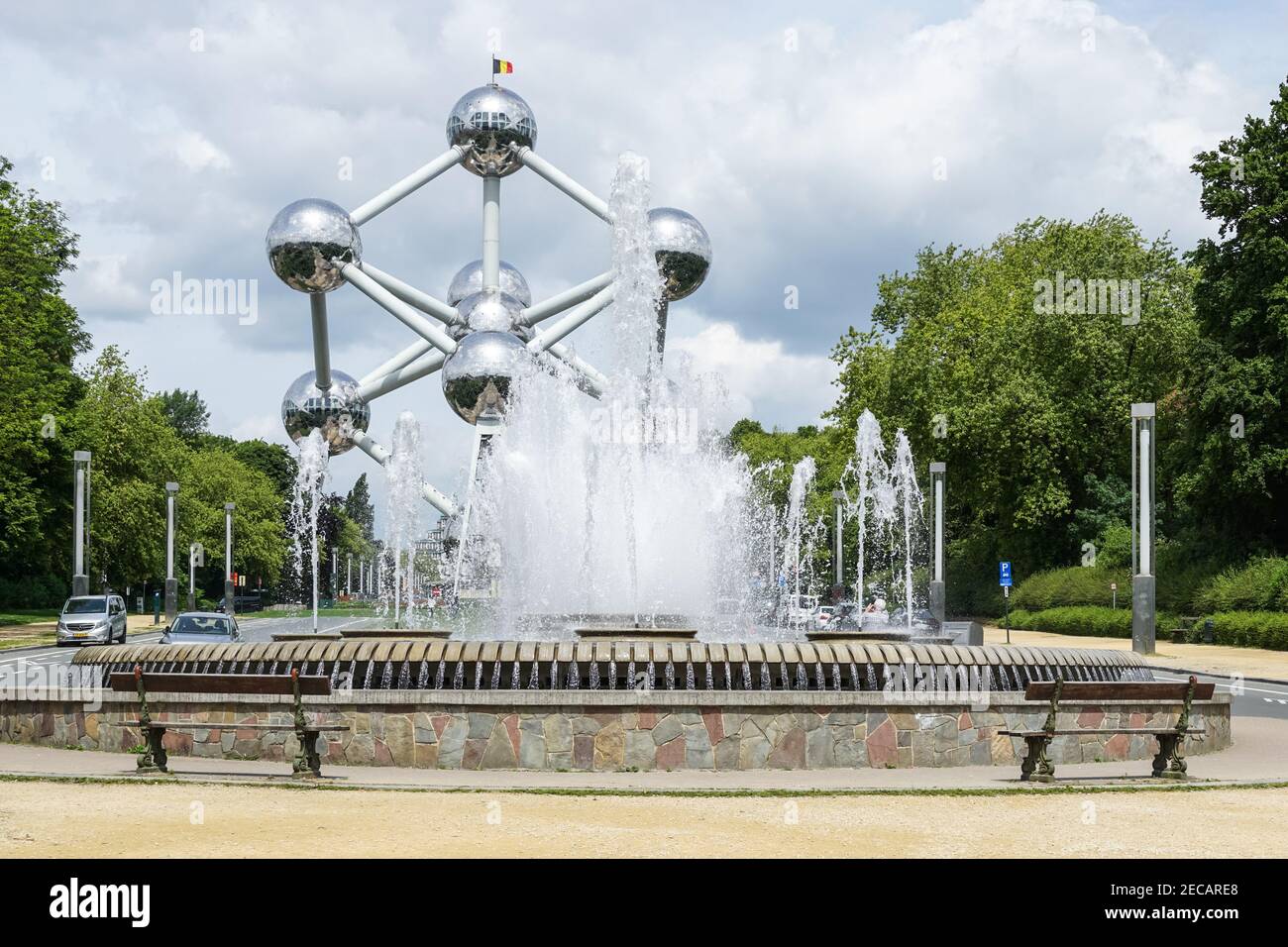 Struttura Atomium, scultura di atomi di acciaio che rappresenta un cristallo di ferro a Bruxelles, Belgio Foto Stock