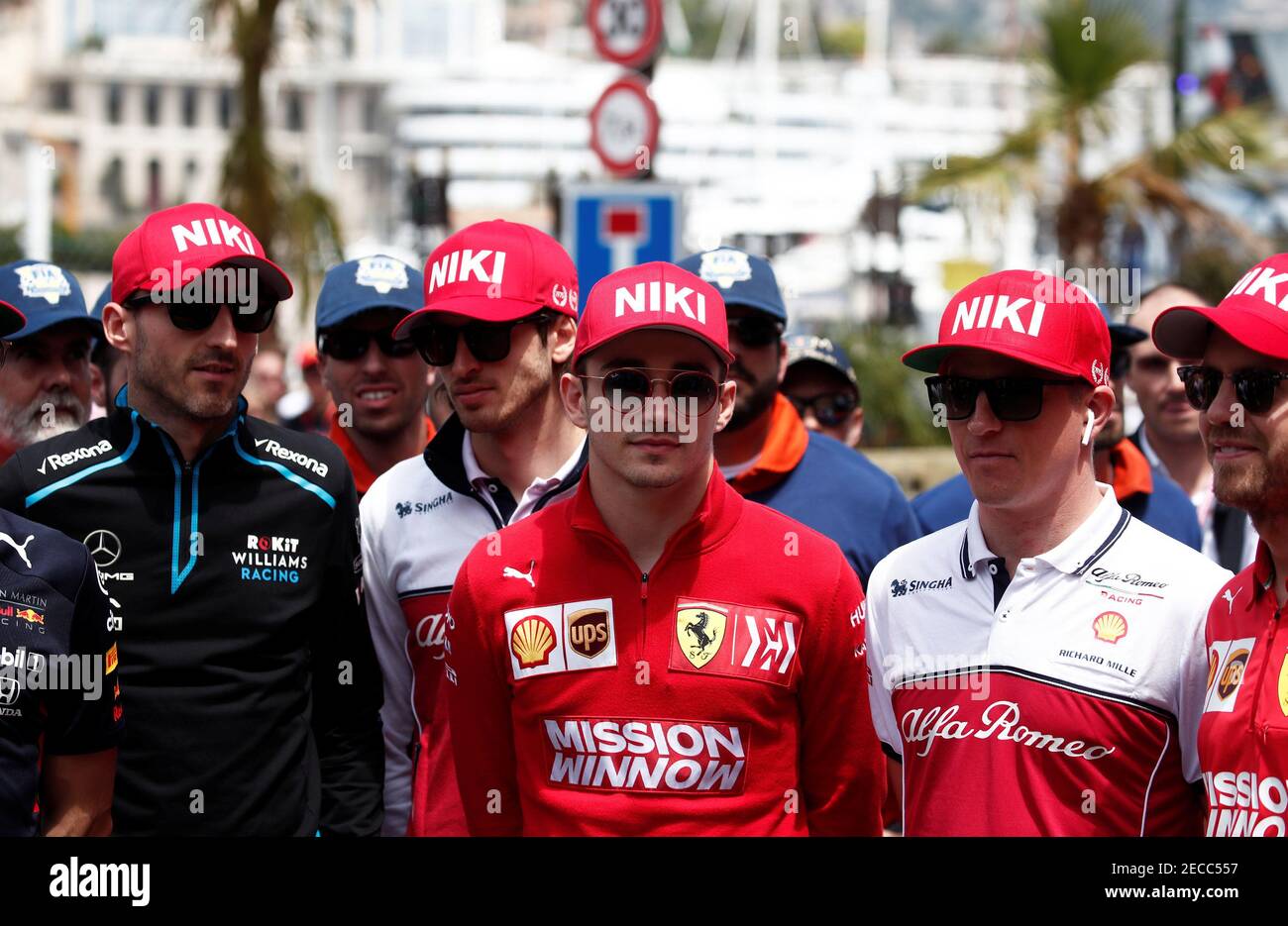 Formula uno F1 - Gran Premio di Monaco - circuito di Monaco, Monte Carlo,  Monaco - 26 maggio 2019 Charles Leclerc della Ferrari e altri piloti che  indossano cappelli in ricordo di