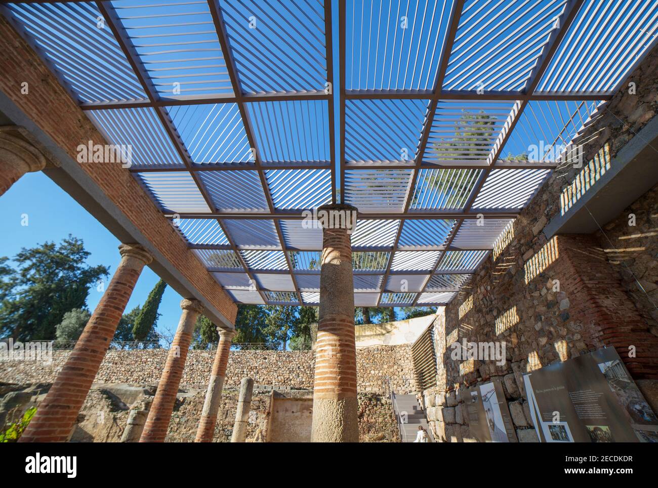 Peristilio del teatro romano di Merida. Uno dei siti archeologici più grandi e estesi d'Europa. Extremadura, Spagna Foto Stock
