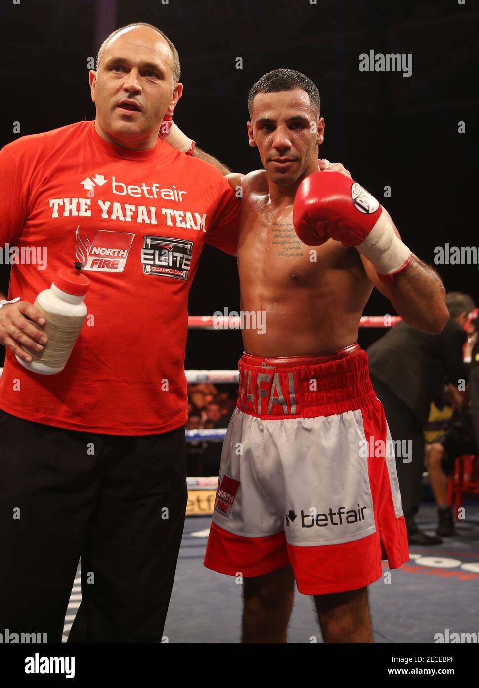 Boxing - Khalid Yafai v Jorge Perez - Bantamweight - London Olympia -  8/12/12 Khalid Yafai celebra la vittoria Mandatory Credit: Action Images /  Paul Childs Foto stock - Alamy