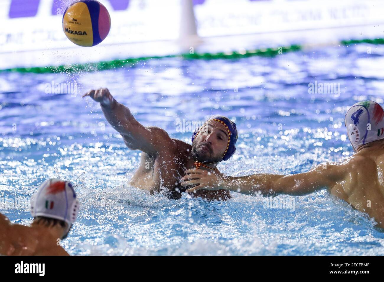 Roma, Italia. 13 Feb 2021. Roma, Italia, Centro Federale di Ostia, 13 febbraio 2021, Felipe Perrone (Spagna) durante la Frecciarossa Cup - Italia vs Spagna - Waterpolo Nazionale Italiana Credit: Luigi Mariani/LPS/ZUMA Wire/Alamy Live News Foto Stock