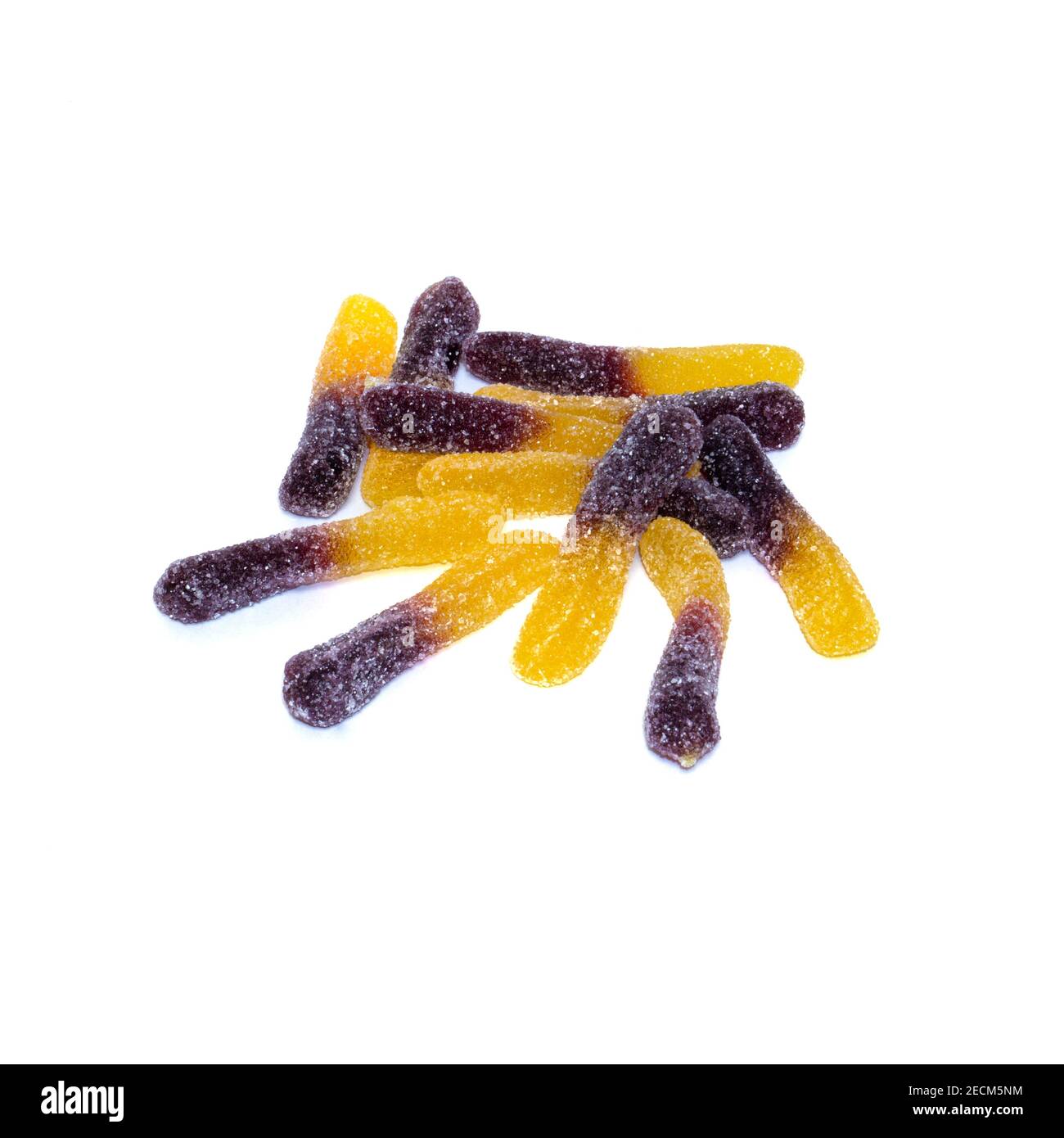 Vermi acide gelatinosi multicolore isolati su sfondo bianco. Dolci deliziosi Foto Stock