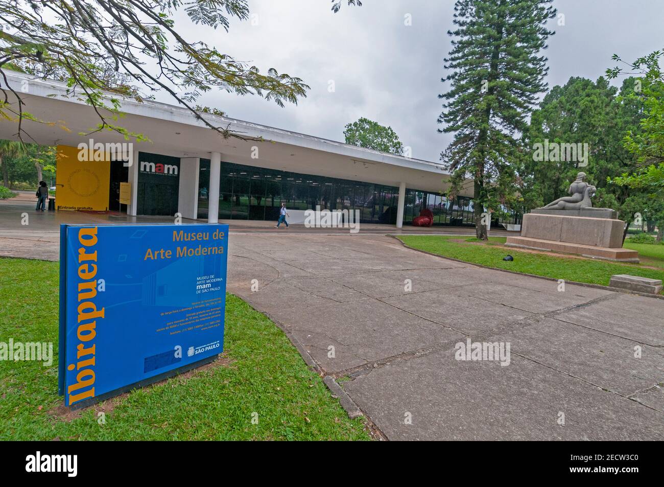 Museo di arte moderna di San Paolo a Parque do Ibirapuera. (Ibirapuera Park), San Paolo in Brasile. Il museo ha una collezione d'arte di 4,000 opere di Foto Stock