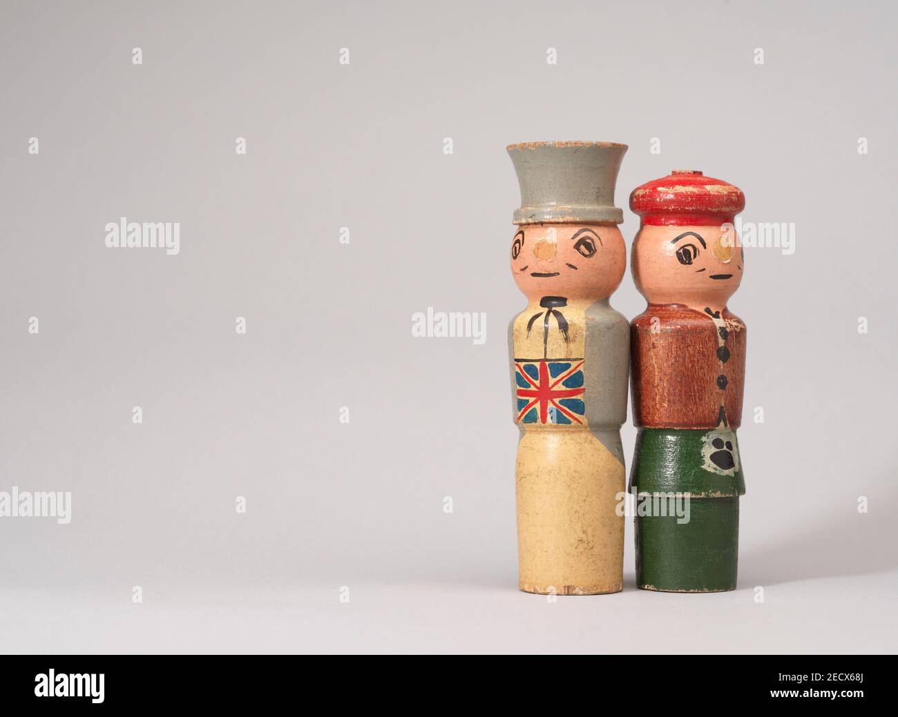 Skittle uomini come britannici e scozzesi in piedi di fronte da l'uno con l'altro Foto Stock