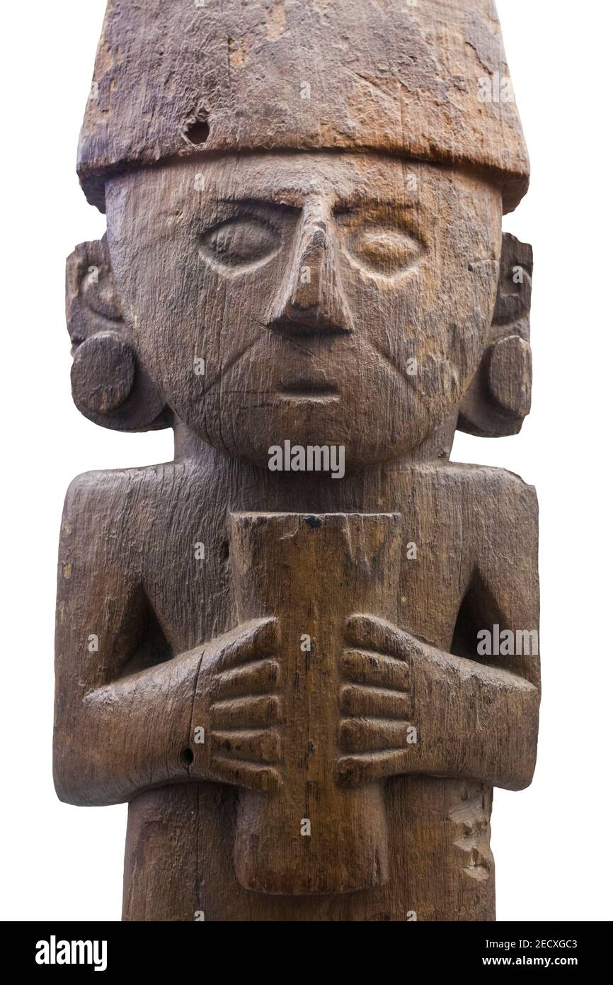 Madrid, Spagna - 11 luglio 2020: Statuetta in legno di Chimu raffigurante un uomo. Cultura Chimu 1000 AC. Museo delle Americhe, Madrid, Spagna Foto Stock