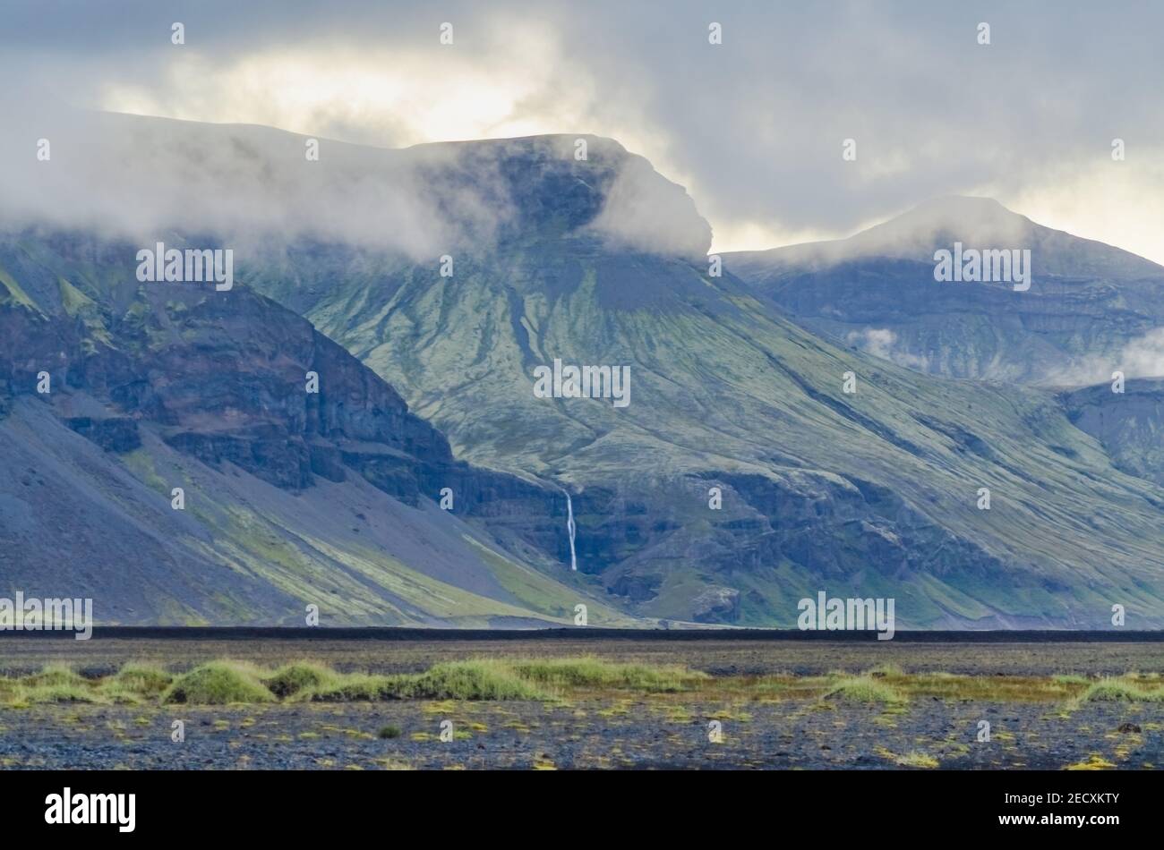 Vista panoramica di una cascata nell'Islanda del Sud Foto Stock