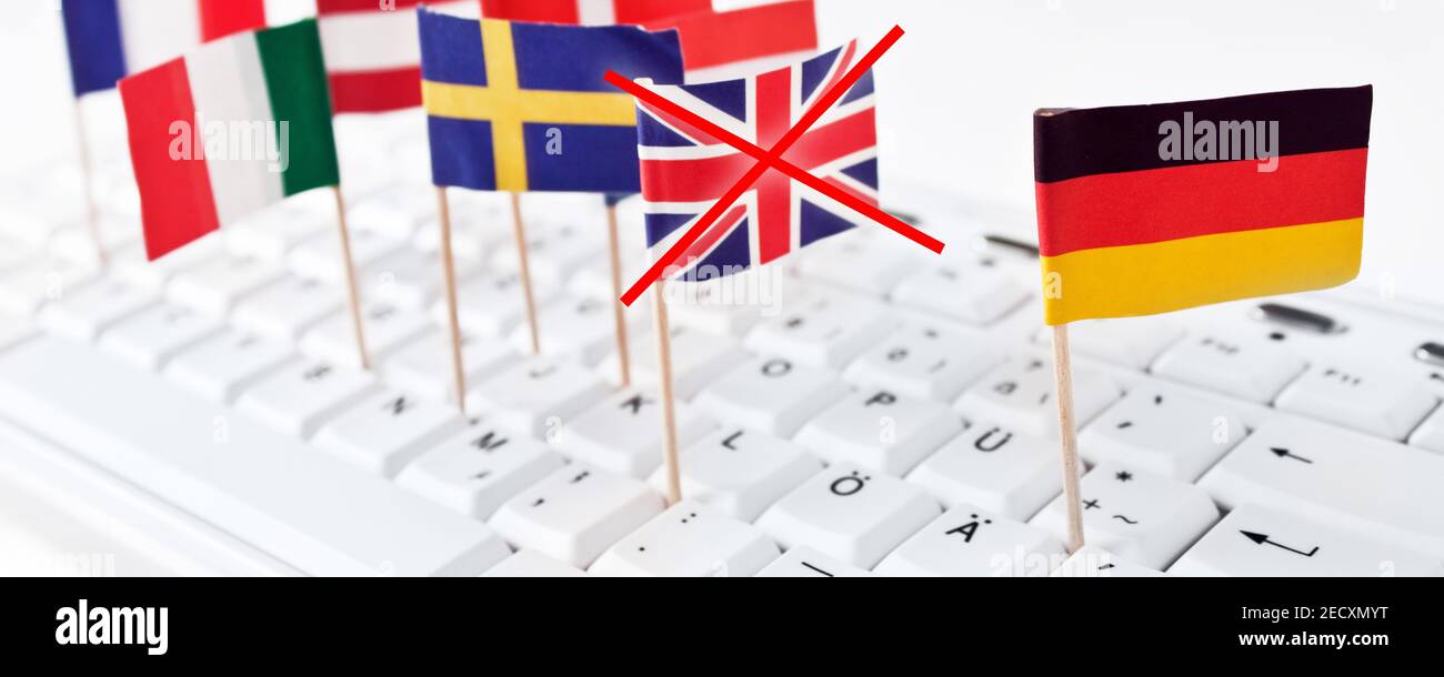 EU Keyboard mit Europa Flaggen UK durchgestrichen Banner Brexit Foto Stock