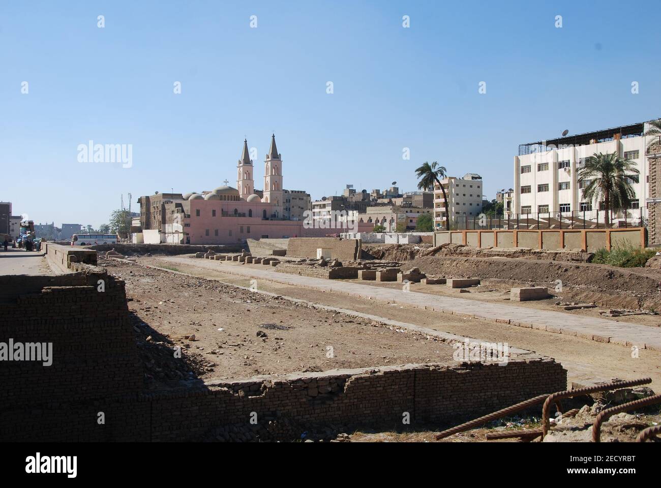 Vicolo Sphinx nel centro di Luxor in Egitto Foto Stock